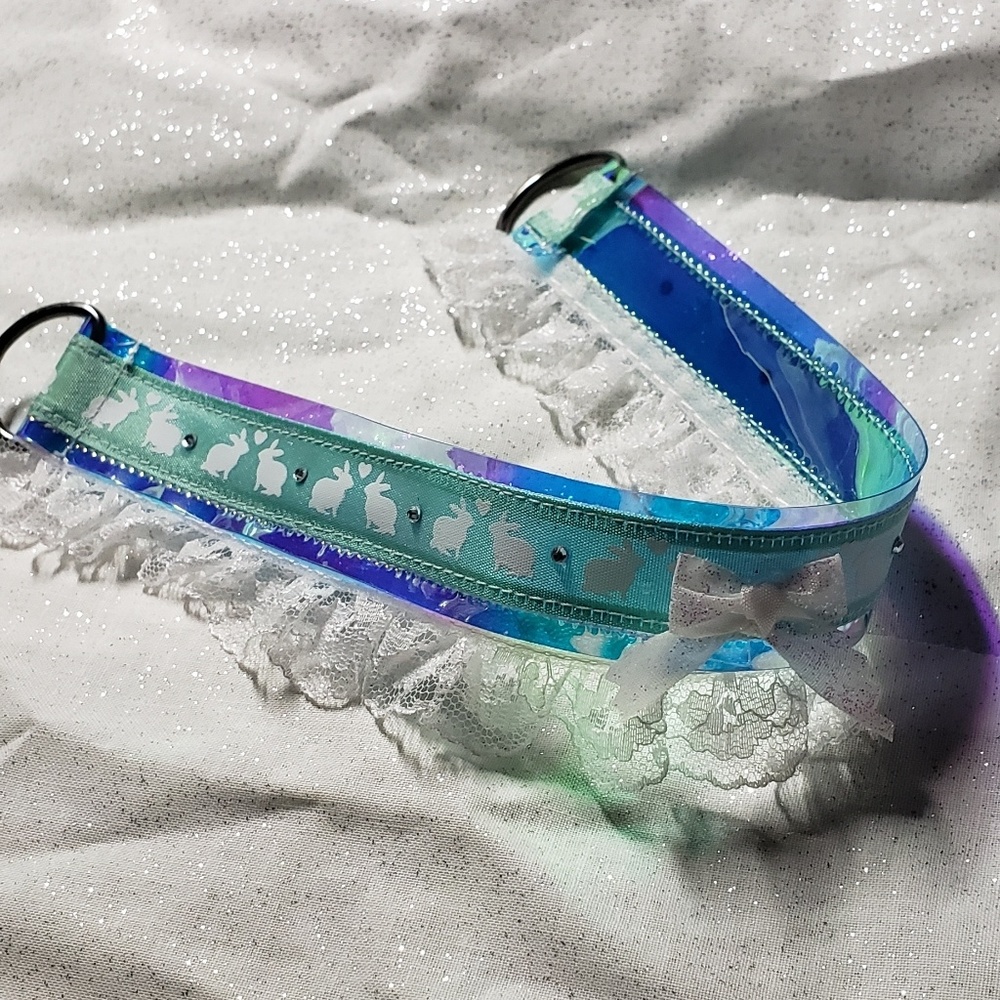 Irrdesent latex choker bunny lace collar